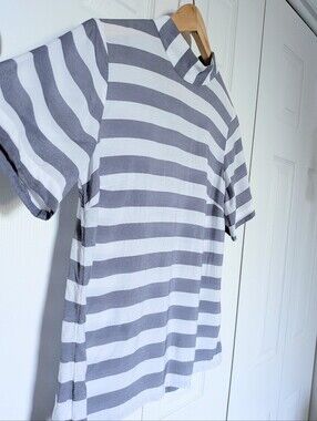Sweet Stripes! Short Funnel Neck Blouse. XS.